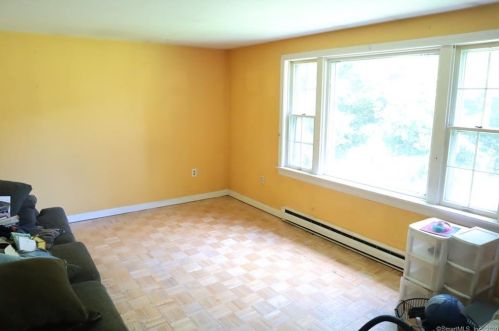 88 Bloomingdale Rd, Quaker Hill, CT 06375-1336