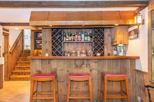 59 Raynor Rd, Morristown NJ  07960-2516 exterior