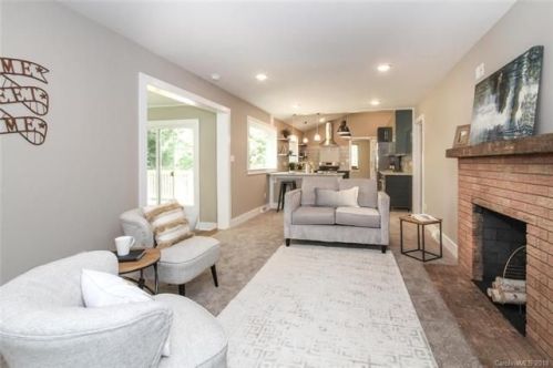 6514 Louglen Cir, Charlotte, NC 28212-2815