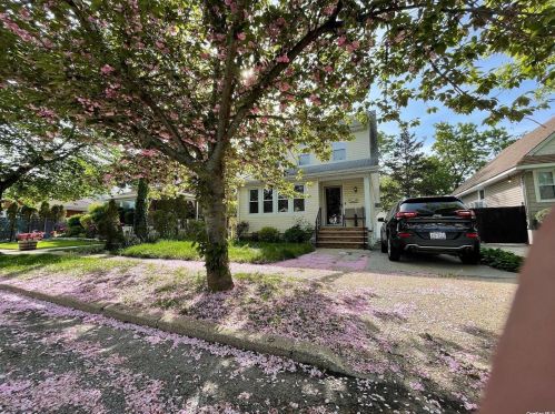 136-30 242nd St, Jamaica, NY 11422-1363