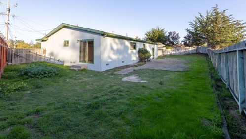 3002 Liberty Ct, Marina CA  93933-3619 exterior