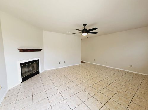 100 Briarwood Ct, Uhland, TX 78640-5319