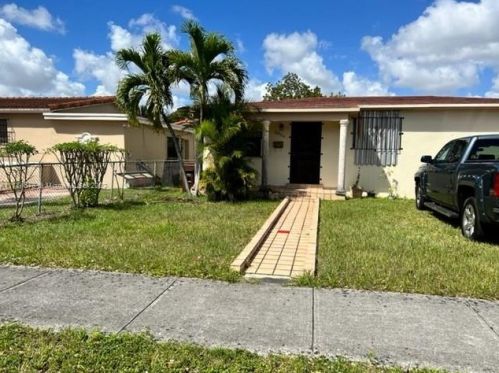 3920 2nd Ave, Hialeah, FL 33012-4418