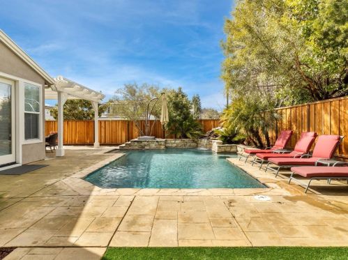 2075 Merlot Dr, Morgan Hill CA  95037-3883 exterior