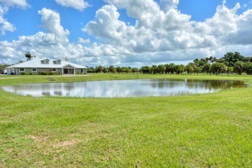 17600 Pineapple Ln, Fort Pierce, FL 34945