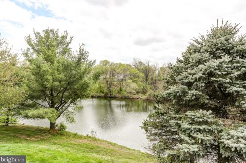 1046 Country Hill Dr, Harrisburg PA  17111-4655 exterior