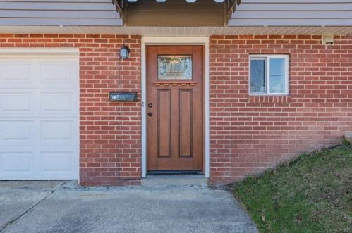 216 Connecticut Dr, New Kensington, PA 15068-3523