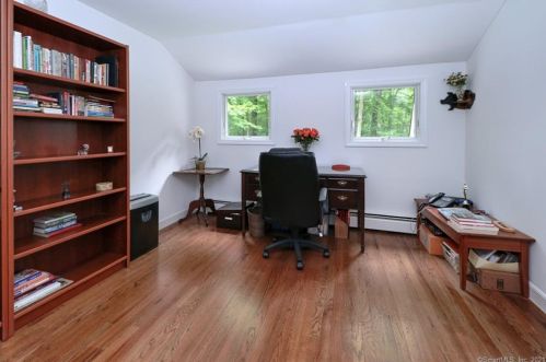 23 Mayflower Dr, Wilton CT  06897-1003 exterior