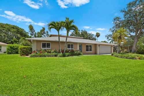 749 Nottingham Dr, Naples FL  34109-1641 exterior