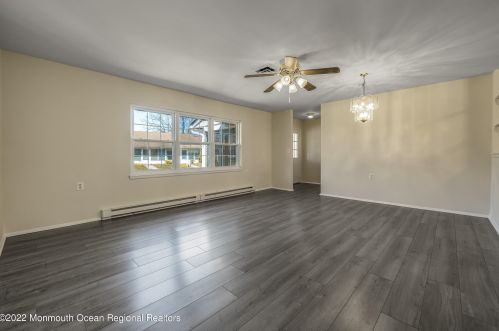 426 Chatham Ct, Lakewood, NJ 08701-6481