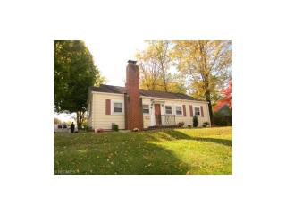 1066 Cornell Dr, Alliance, OH 44601-3804
