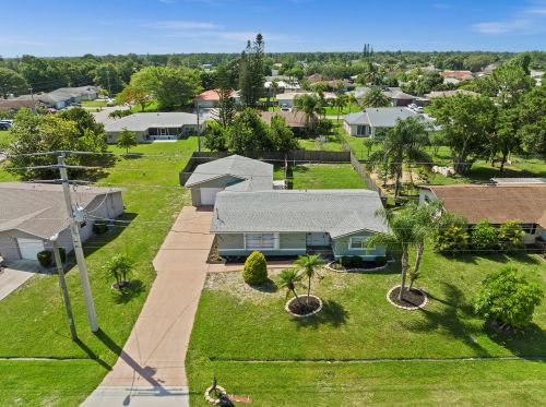 584 Greenway Ter, Port Saint Lucie FL  34983-2643 exterior