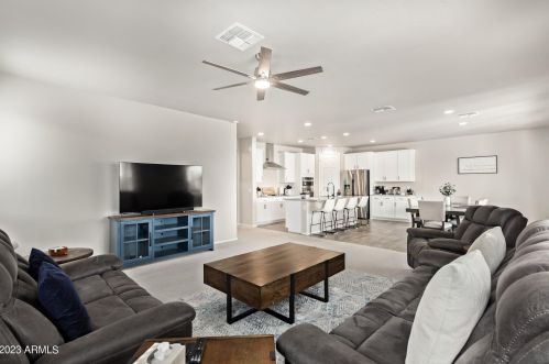 4009 79th Dr, Phoenix AZ  85043-3502 exterior