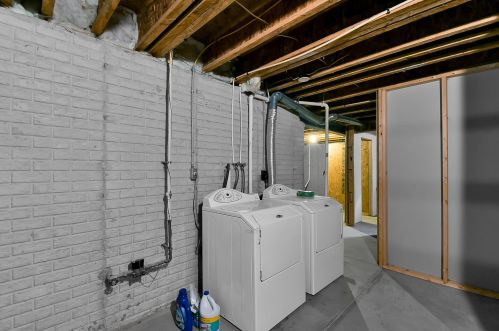 1548 Roscommon Dr, Pataskala OH  43062-7017 exterior