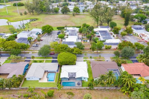 7440 Twin Sabal Dr, Hialeah FL  33014-2529 exterior