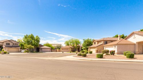 7452 Tonopah Dr, Glendale, AZ 85308-9654