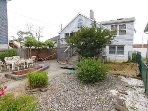 7 Waterview St, East Rockaway, NY 11518-2027