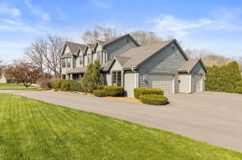 4580 Sommerset Dr, Waukesha WI  53151-6876 exterior