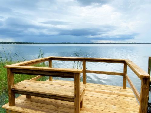32580 Lakeshore Dr, Tavares, FL 32778-5004