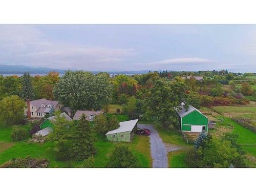 2931 Lake St, Potash Point, VT 05491-9258