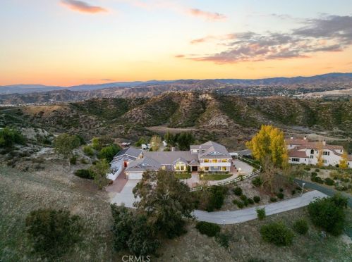 26945 Brooken Ave, Santa Clarita CA  91387-3904 exterior