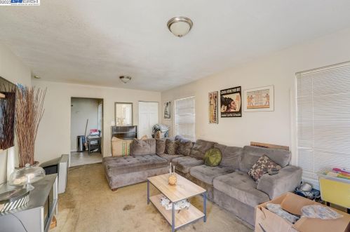 9326 Cherry St, Oakland CA  94603-1632 exterior