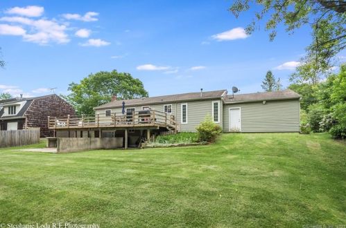 12 Reskin Dr, Wallingford CT  06492-4834 exterior