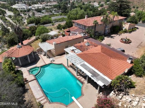 3192 Sycamore Dr, Simi Valley CA 93065-2703 exterior