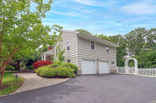 22 Narcissus Ln, Northport, NY 11768-2313