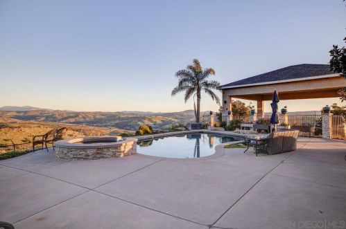 10956 Calle Oro Verde, Valley Center CA  92082-4201 exterior