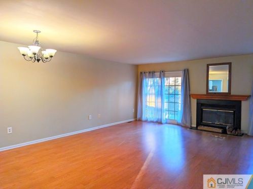 42 Springwood Ct, Princeton NJ  08540-9403 exterior