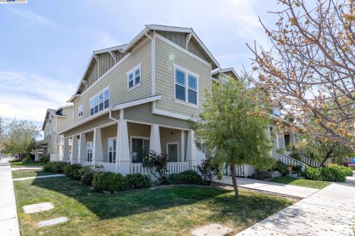 277 L St, Livermore CA  94551-8001 exterior