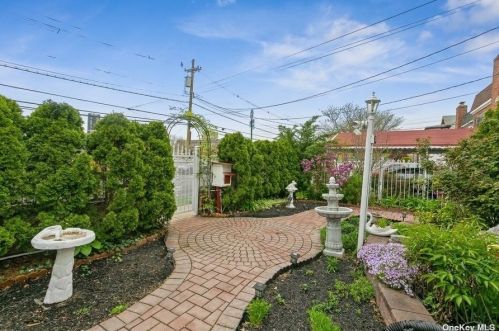 2141 Nereid Ave, Bronx, NY 10466-1120