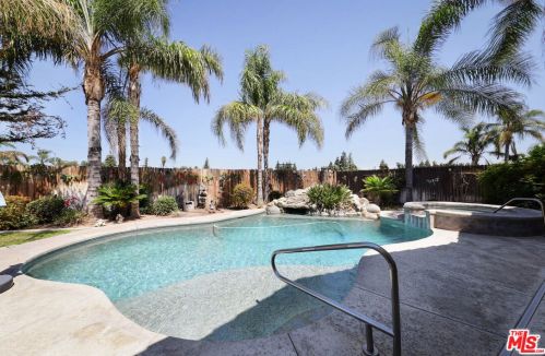 3710 Sycamore Creek Dr, Bakersfield, CA 93313-5524