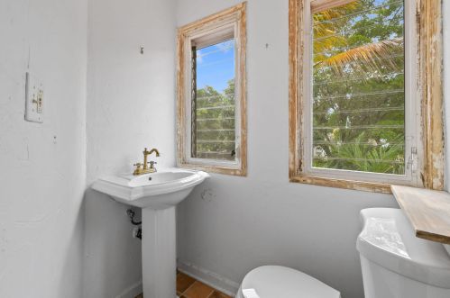 529 34 St, West Palm Beach FL  33404-3002 exterior