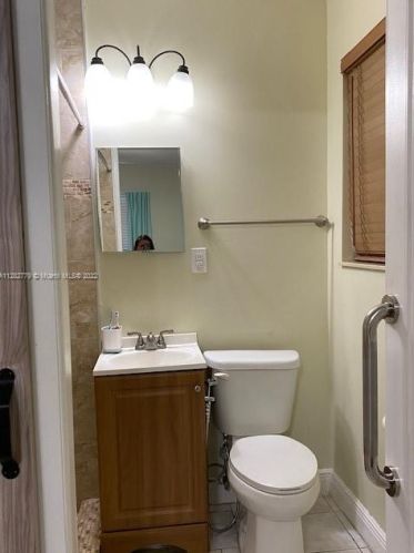 874 70th Pl, Hialeah FL  33014-5220 exterior