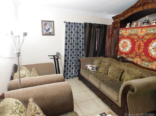 8007 6th Ave, Hialeah, FL 33014-4104