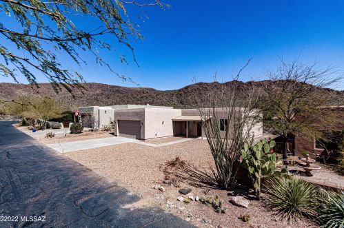 1941 Triangle X Ln, Tucson, AZ 85713-6753