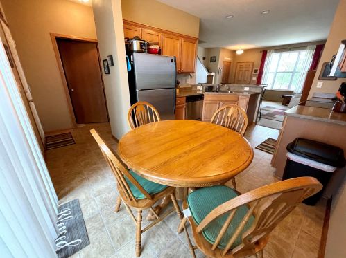 614 Hunter Oaks Blvd, Watertown WI  53094-7730 exterior