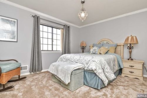 601 Mark Twain Way, Mahwah NJ  07430-3475 exterior