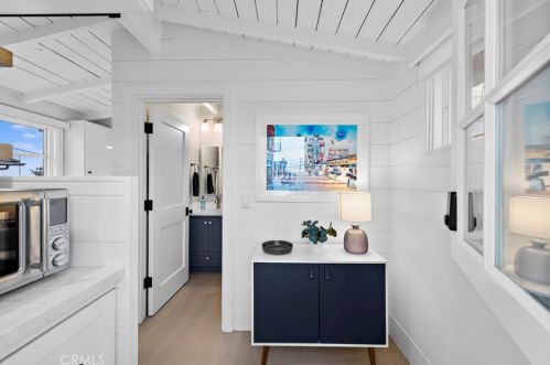 104 Onyx Ave, Newport Beach CA  92662-1208 exterior