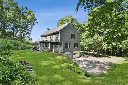 7193 Old Turnpike Rd, Bridgeport, CT 06611-1346