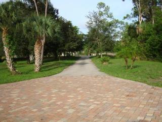 151 Logan Blvd, Naples, FL 34119-2539