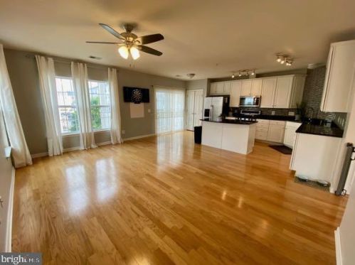 15352 Kensington Park Dr, Woodbridge VA  22191-6571 exterior