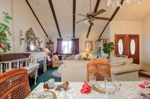 1038 Gladwick St, Long Beach CA 90746-3824 exterior