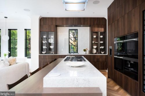 3302 Cleveland Ave, Washington DC 20008-3456 exterior