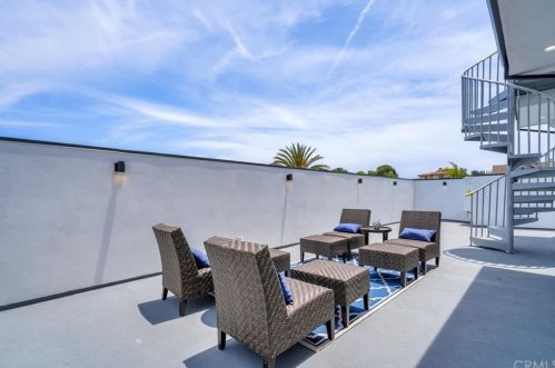 242 Broadway, Redondo Beach CA  90277-3332 exterior