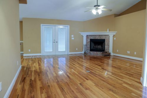 913 View Dr, Alford, FL 32420-7011