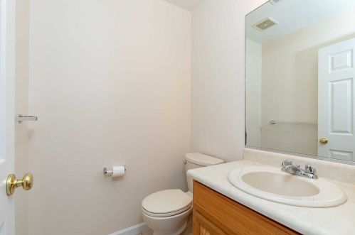 17 Windsor Ct, Poughkeepsie NY  12601-1116 exterior