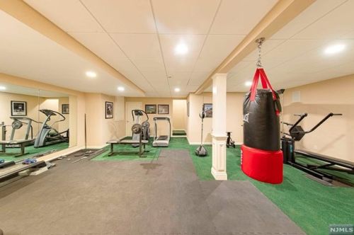 878 Seneca Rd, Franklin Lakes NJ  07417-2825 exterior
